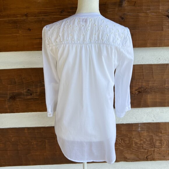 CHICO’S White Eyelet, Sequin Top, Buttons, Pocket, Summer Blouse Sz 0 (US 4) - Picture 11 of 14